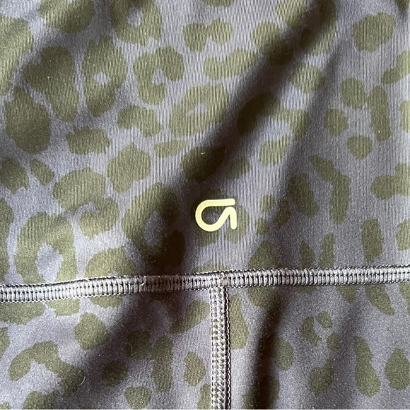 GAP Maternity Leggings Size Medium Blue Cheetah - Picture 7 of 9